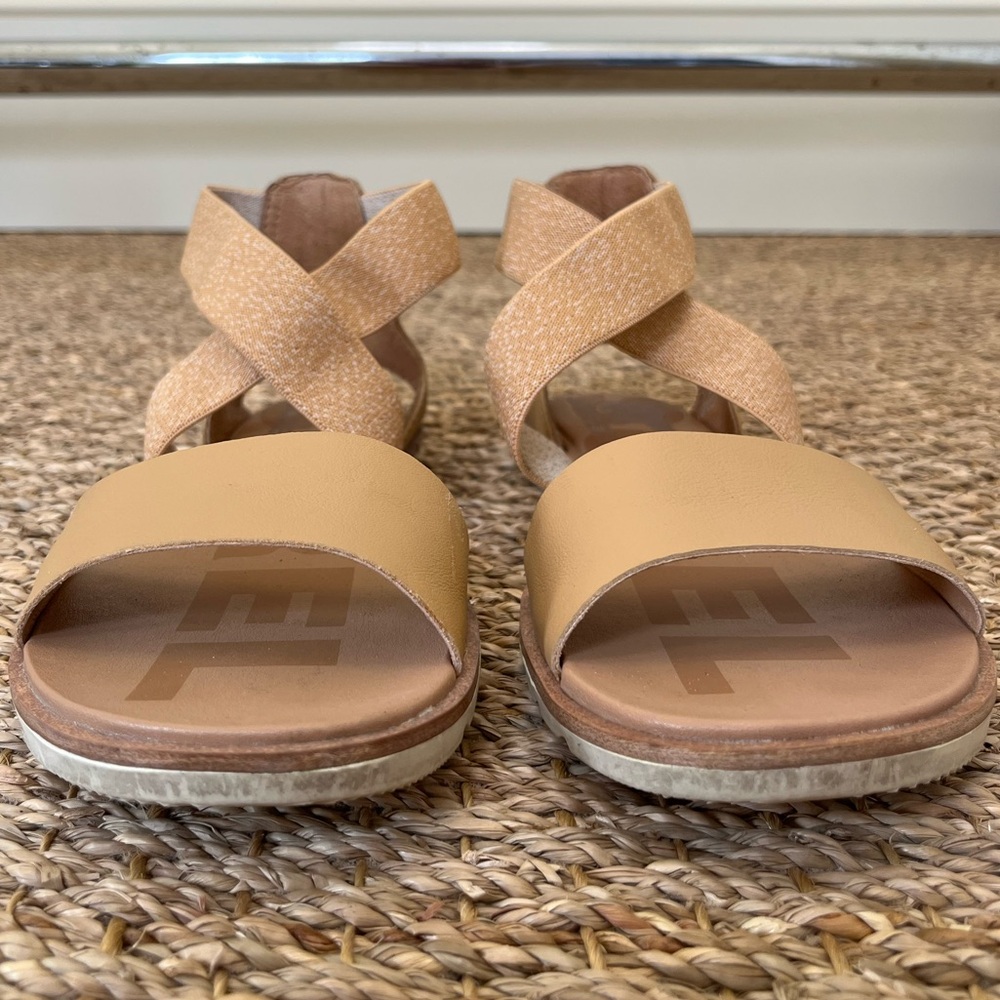 Sorel Women's Beige Cross-Strap Sandals, Size: 7 - Picture 3 of 9